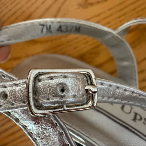 Touch Ups Glittering Silver Heels Size 7 - Picture 5 of 15